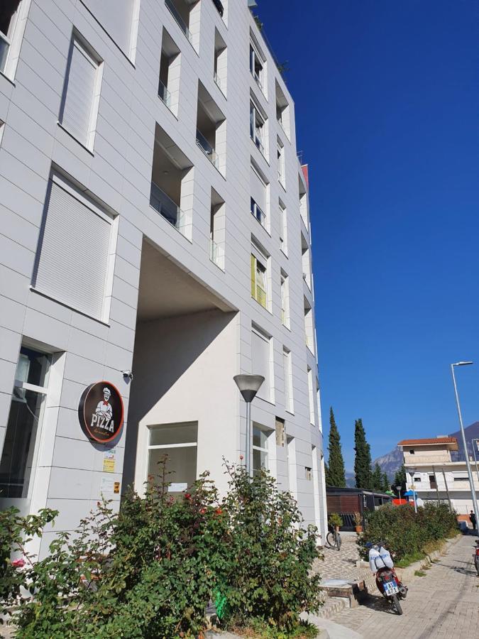 Rovena'S Apartment - Free Parking Тирана Экстерьер фото